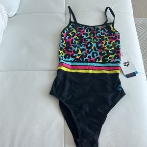 NWT arena Women’s Heat Stripes Accelerate Back One Piece Swimsuit